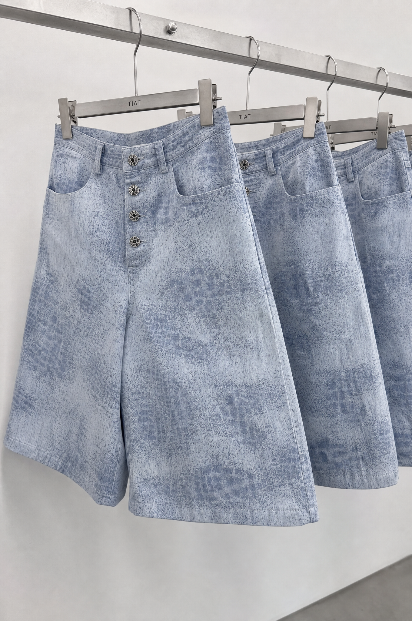 Tiat blue de sang Laser denim jorts bermuda blu