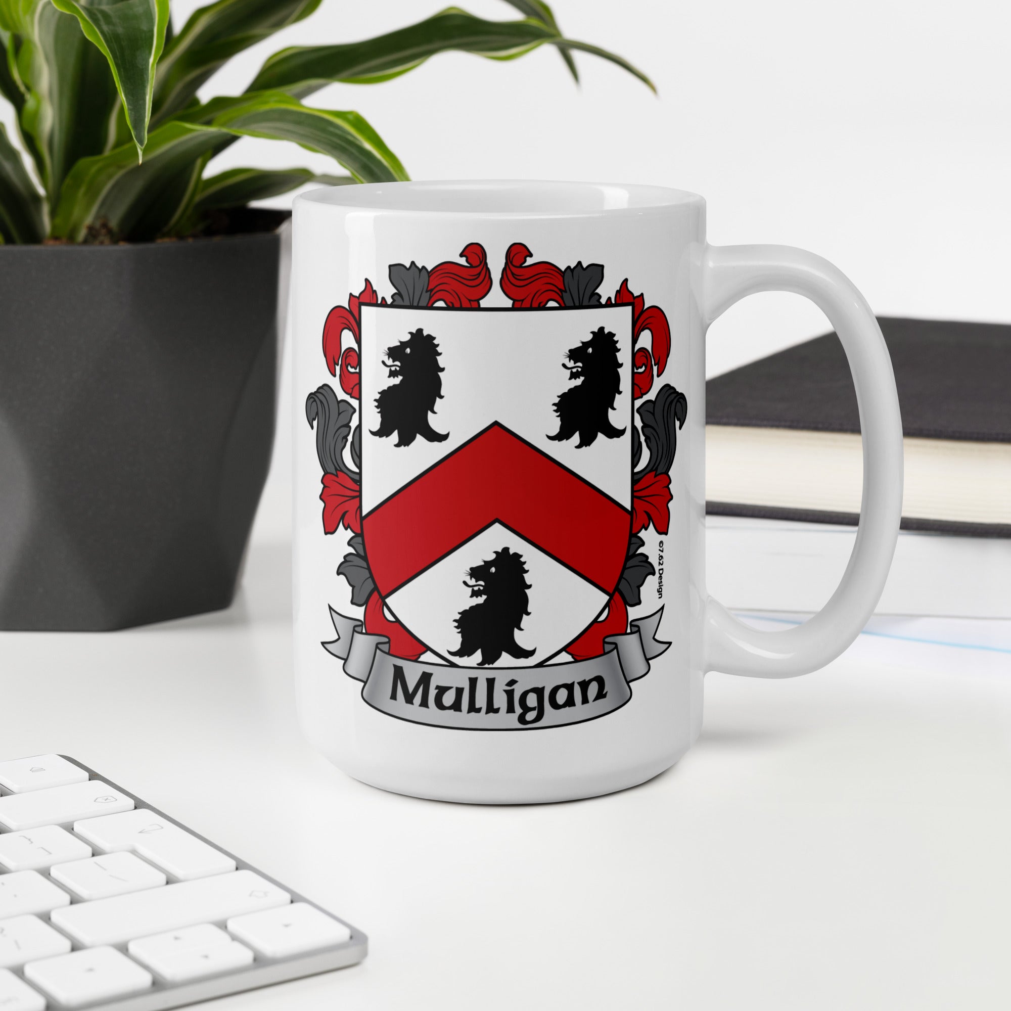 7.62 Design Mulligan Irish Crest tazza ceramica 15oz stemma