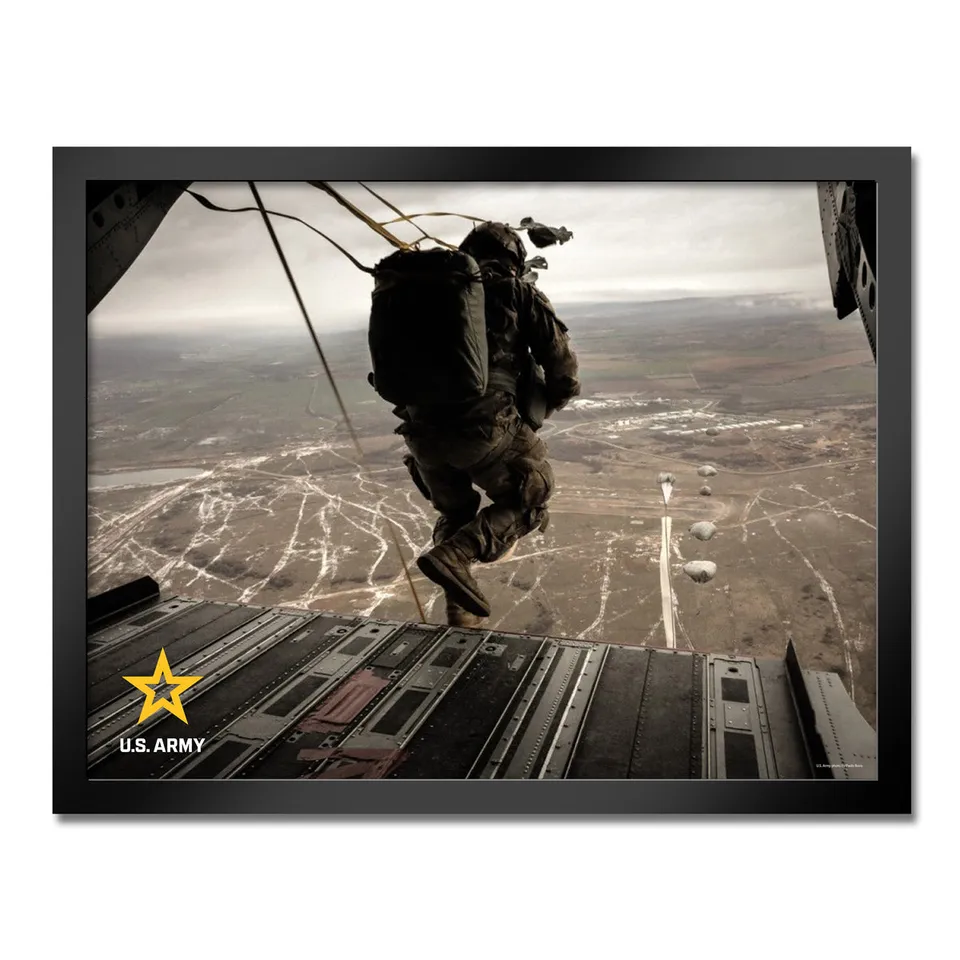 7.62 Design Paratrooper stampa incorniciata Army 14"x20"