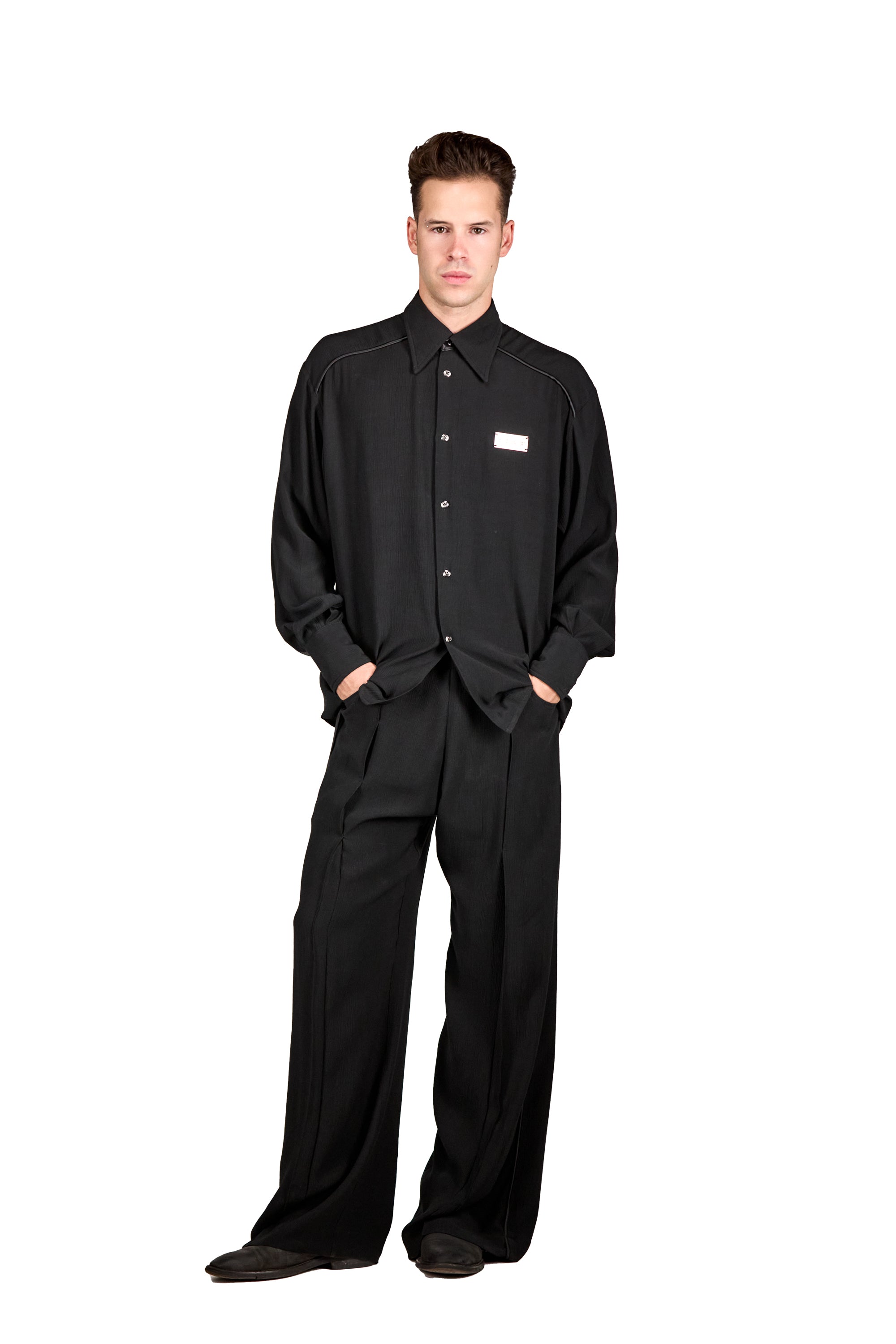 Tiat Occulta bellezza Metal Tag camicia nera viscosa
