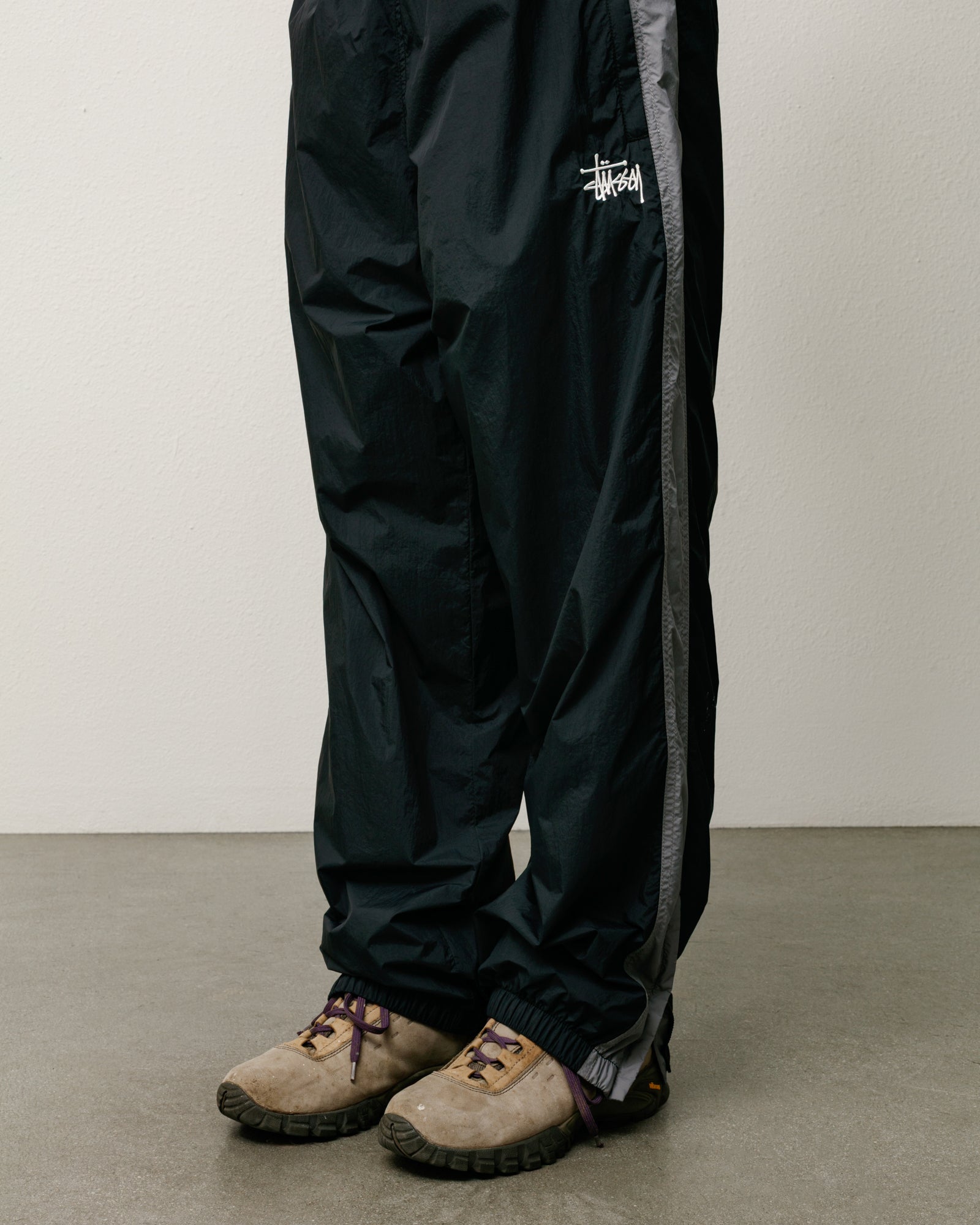Stussy Side Stripe Track Pant tuta nera nylon relaxed