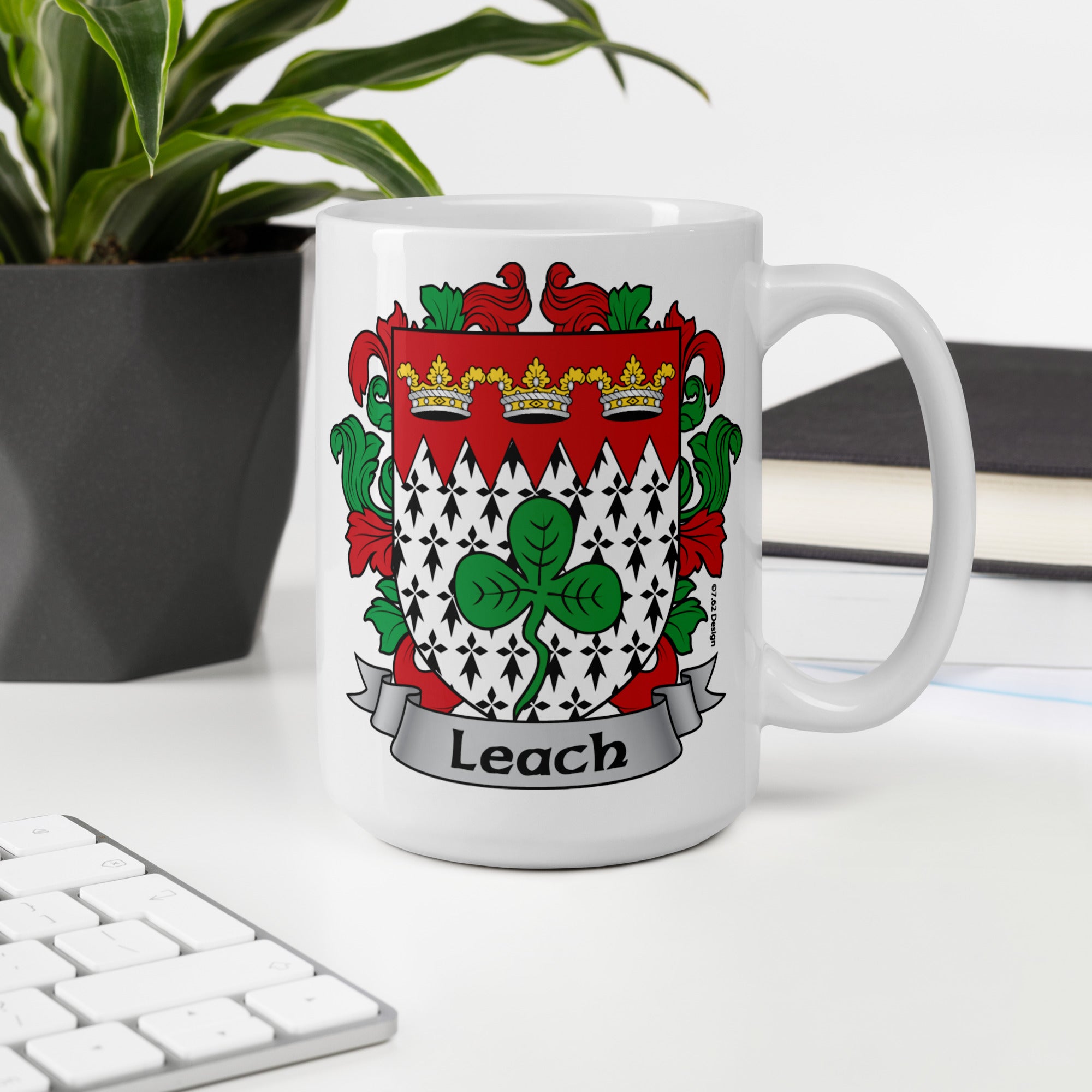 7.62 Design Leach Irish Crest Tazza ceramica 450 ml stemma