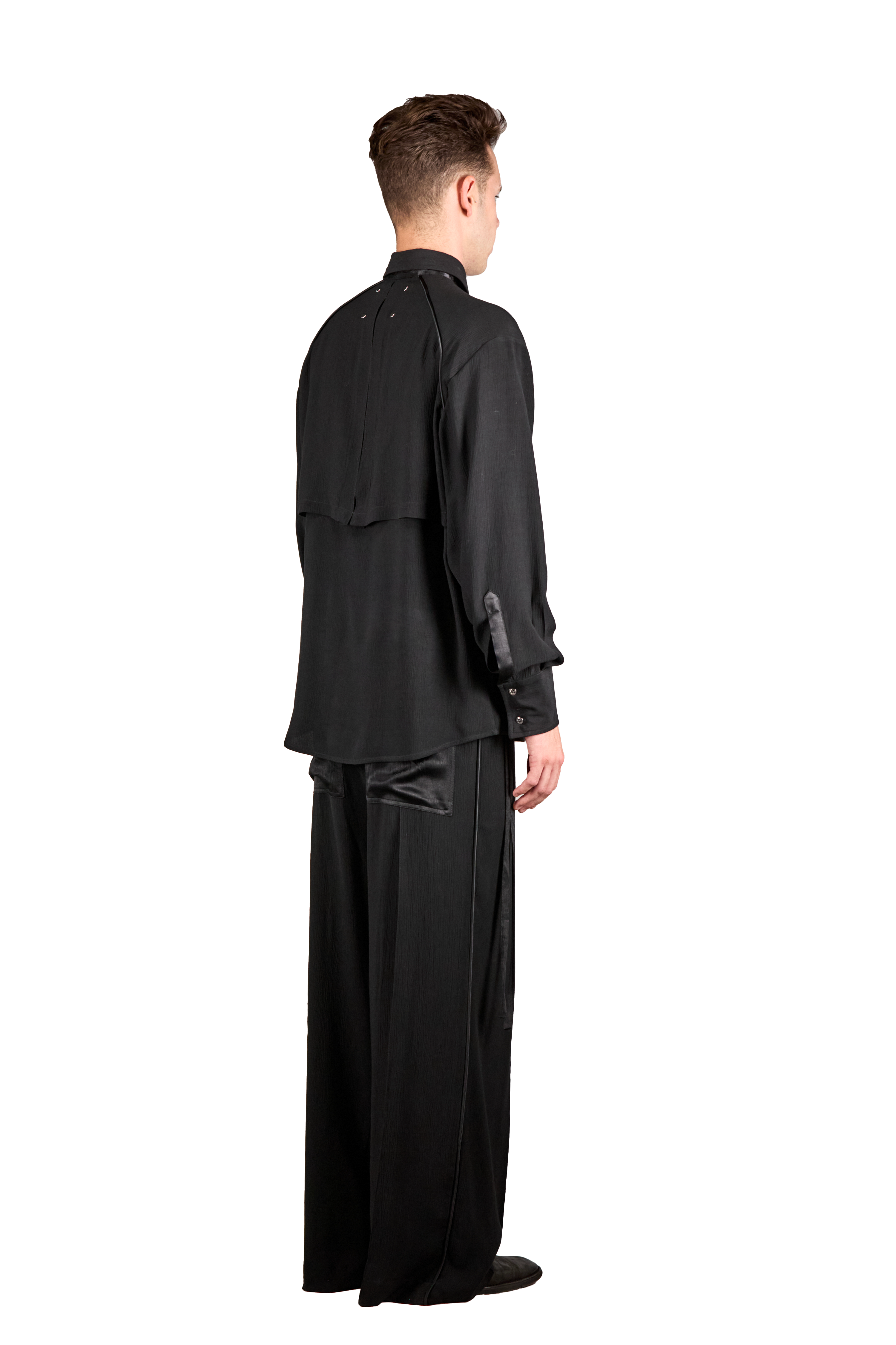 Tiat Occulta bellezza Metal Tag camicia nera viscosa