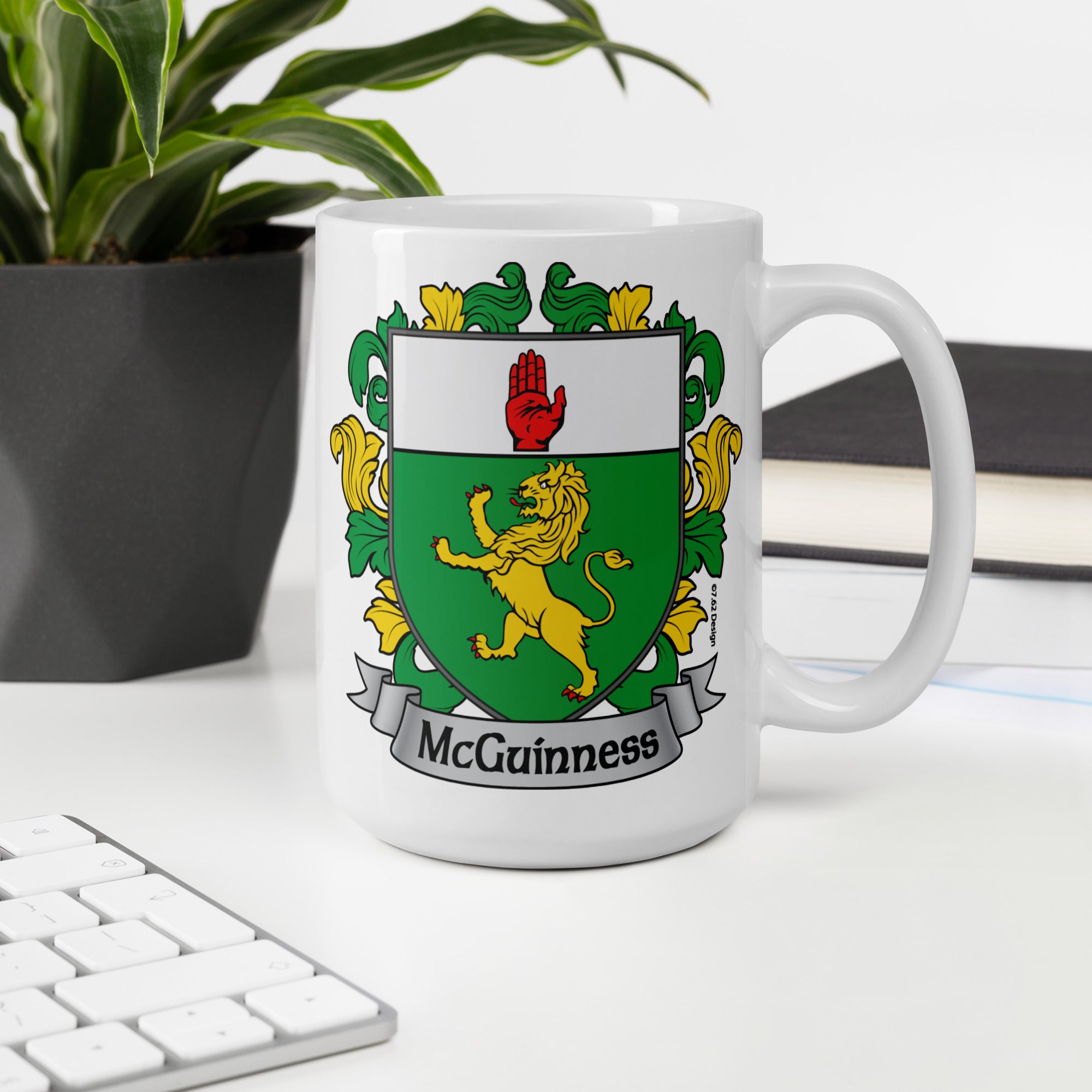 7.62 Design McGuinness Tazza Mug Ceramica 15 oz Stemma Irlandese