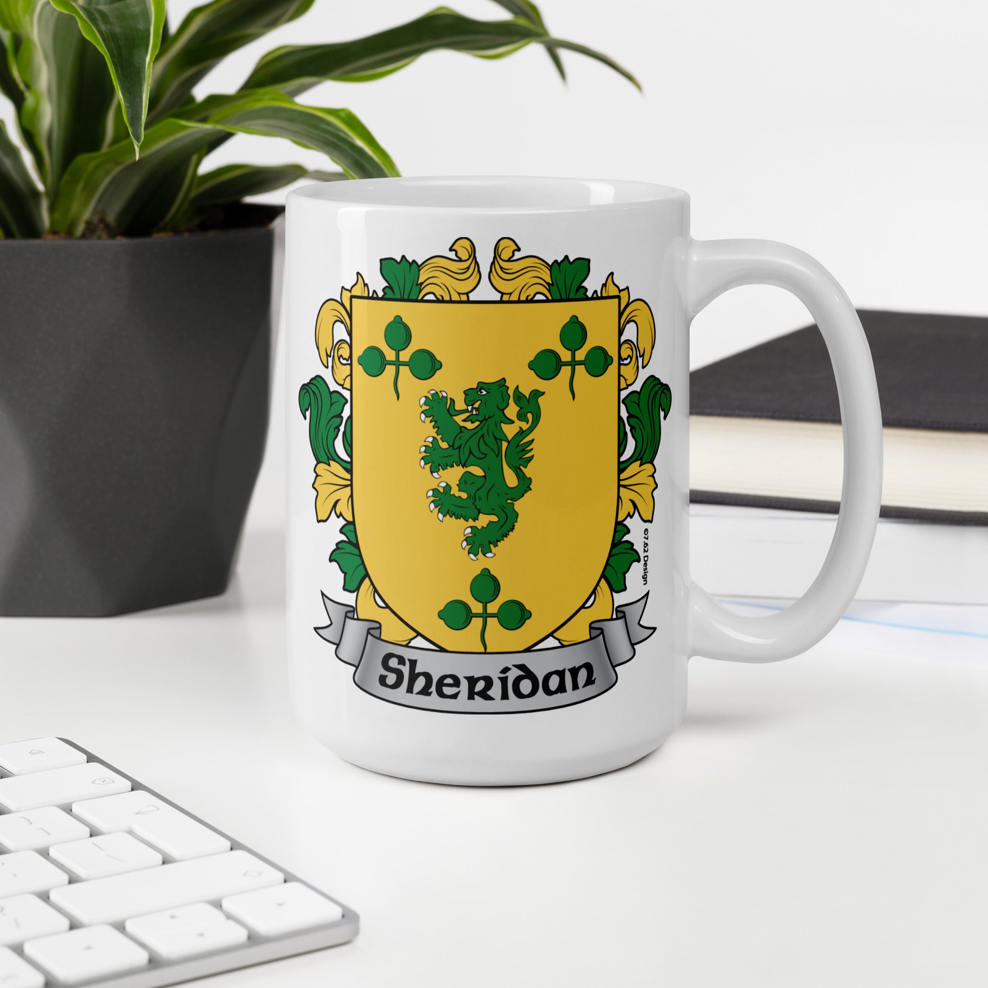 7.62 Design Sheridan Irish Crest Tazza Ceramica 15oz Stemma
