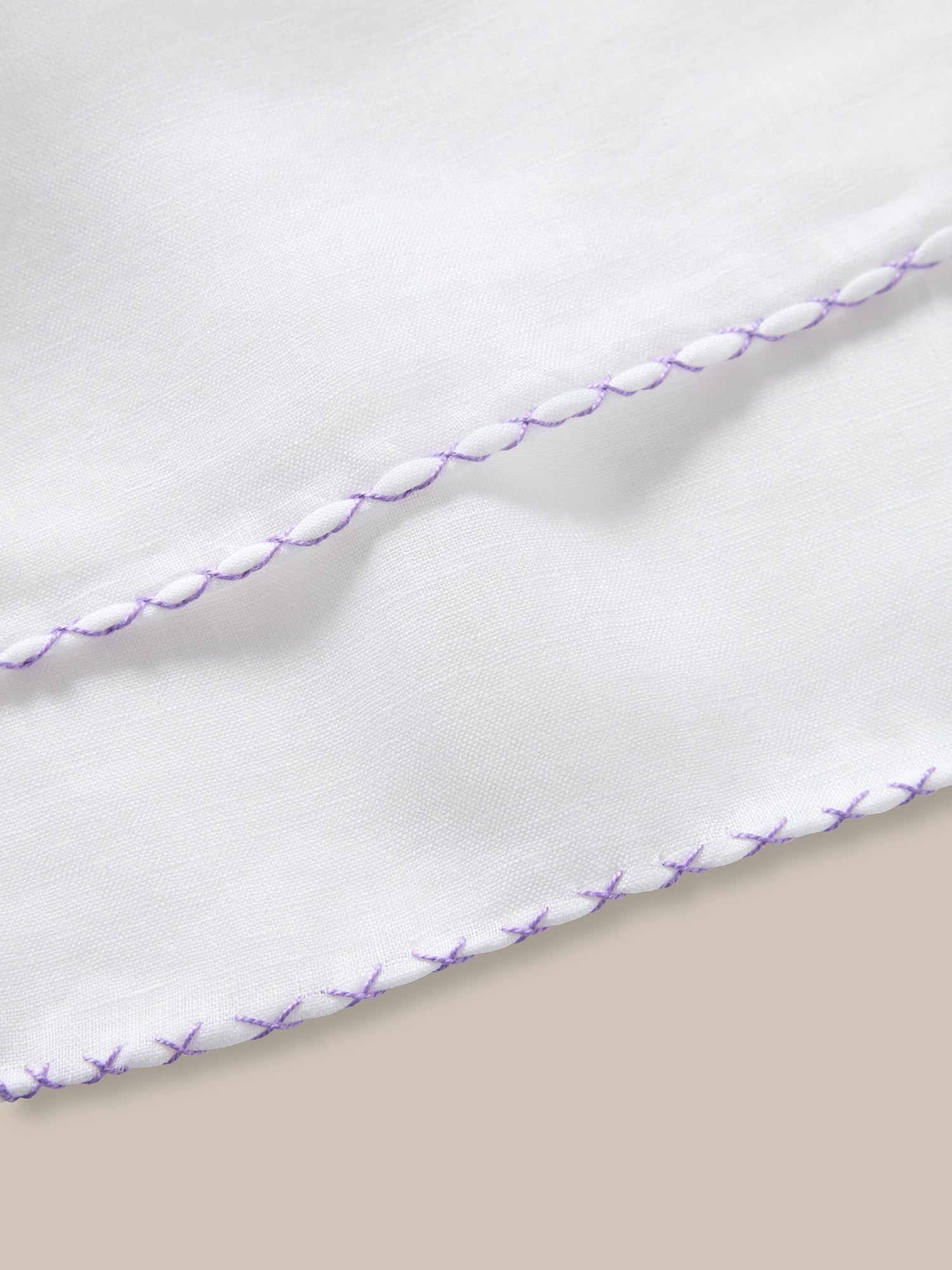 Robert Talbott Carlton Linen Cross Stitch Border pochette lino bianco lavanda