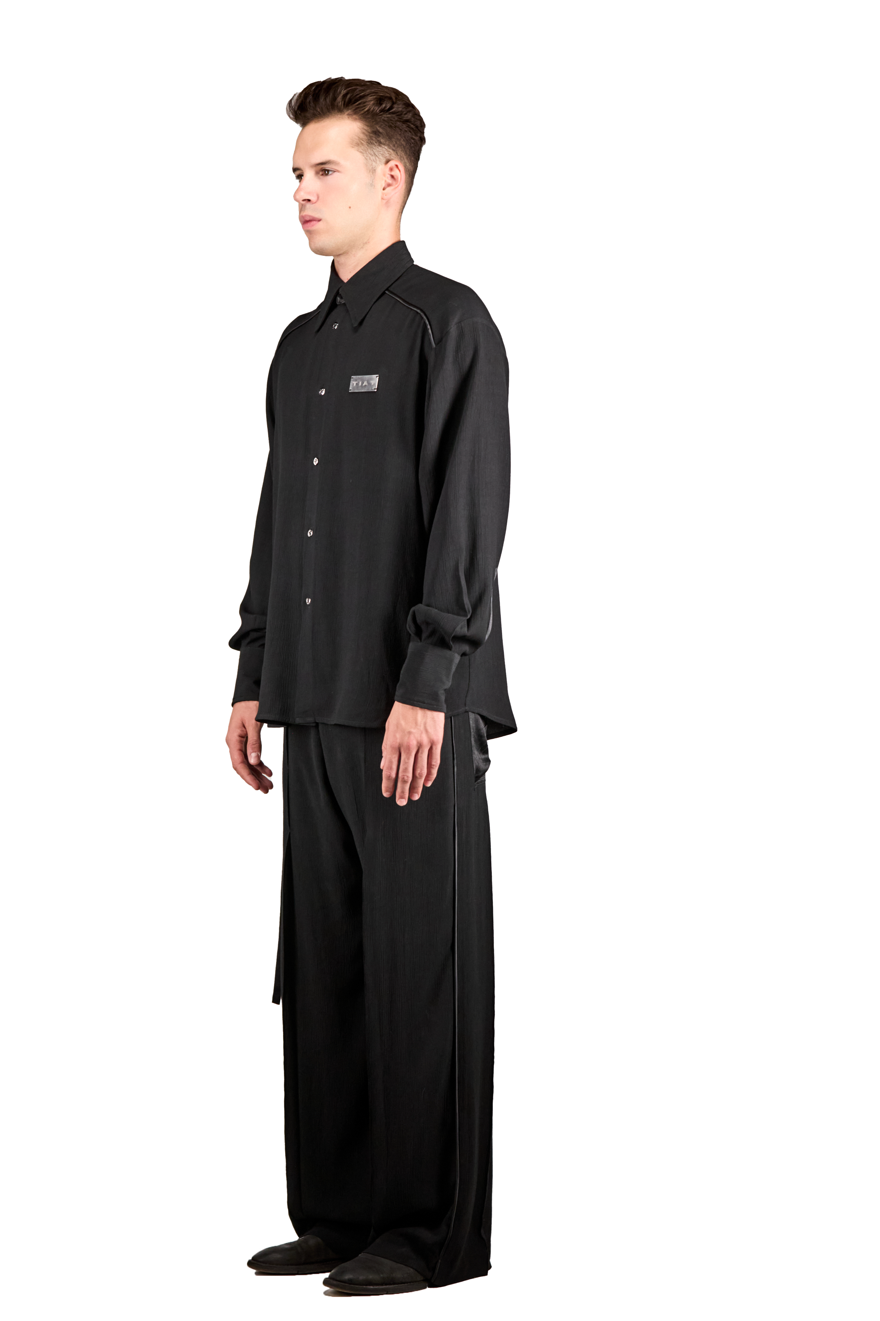Tiat Occulta bellezza Metal Tag camicia nera viscosa