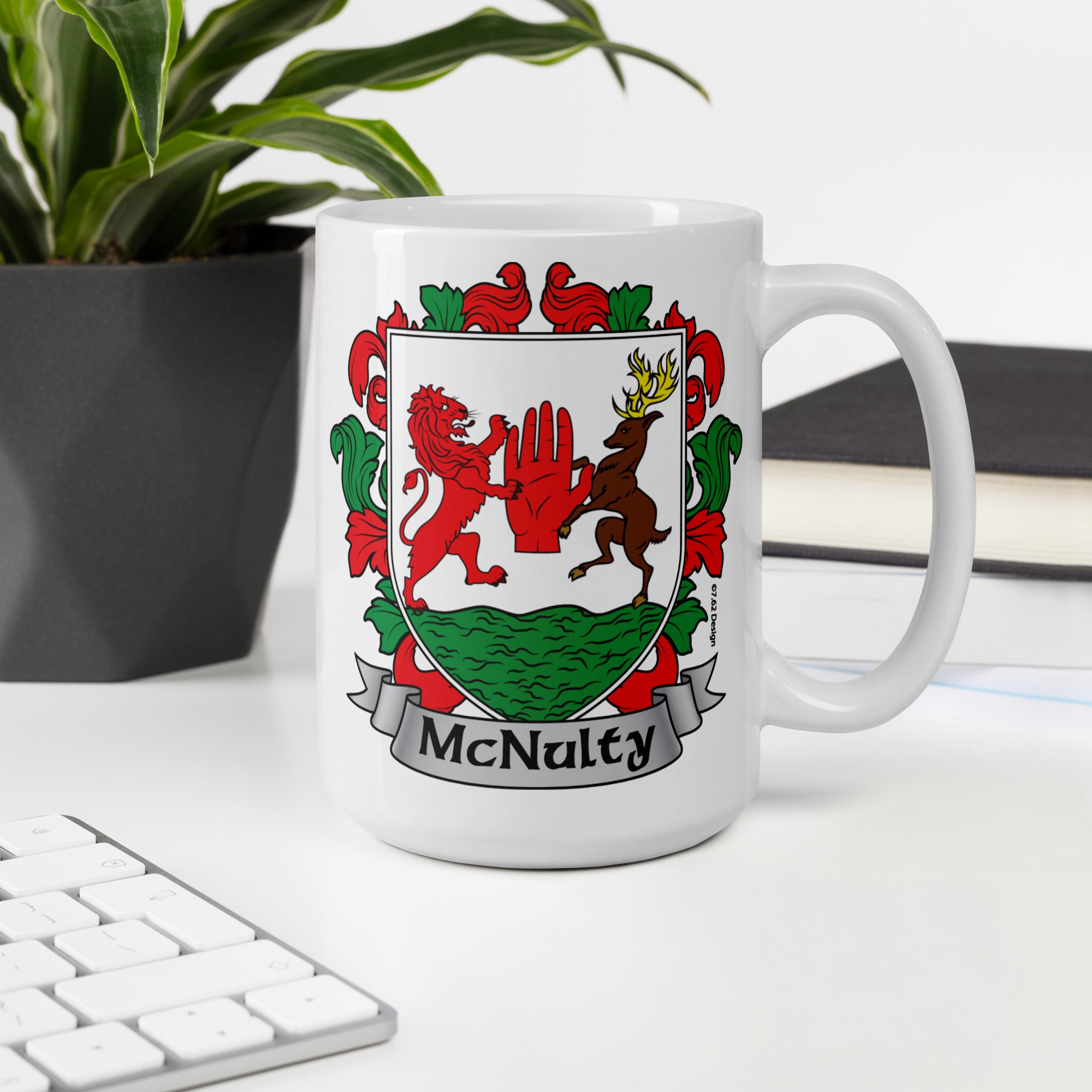 7.62 Design McNulty Irish Crest Mug ceramica 15oz stemma